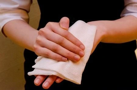 Våtvevservietter legger farge til hotelltjenester